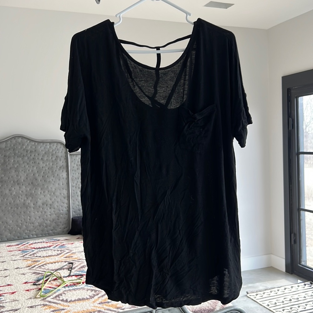 Black tunic T with cutout design on back. - Picture 1 of 3